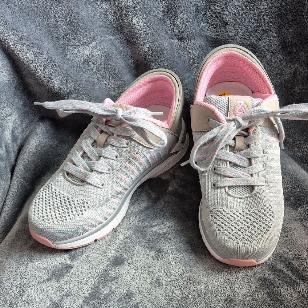 Zeba Shoes Size 8.5 Grey and Pink (Rose Gray)